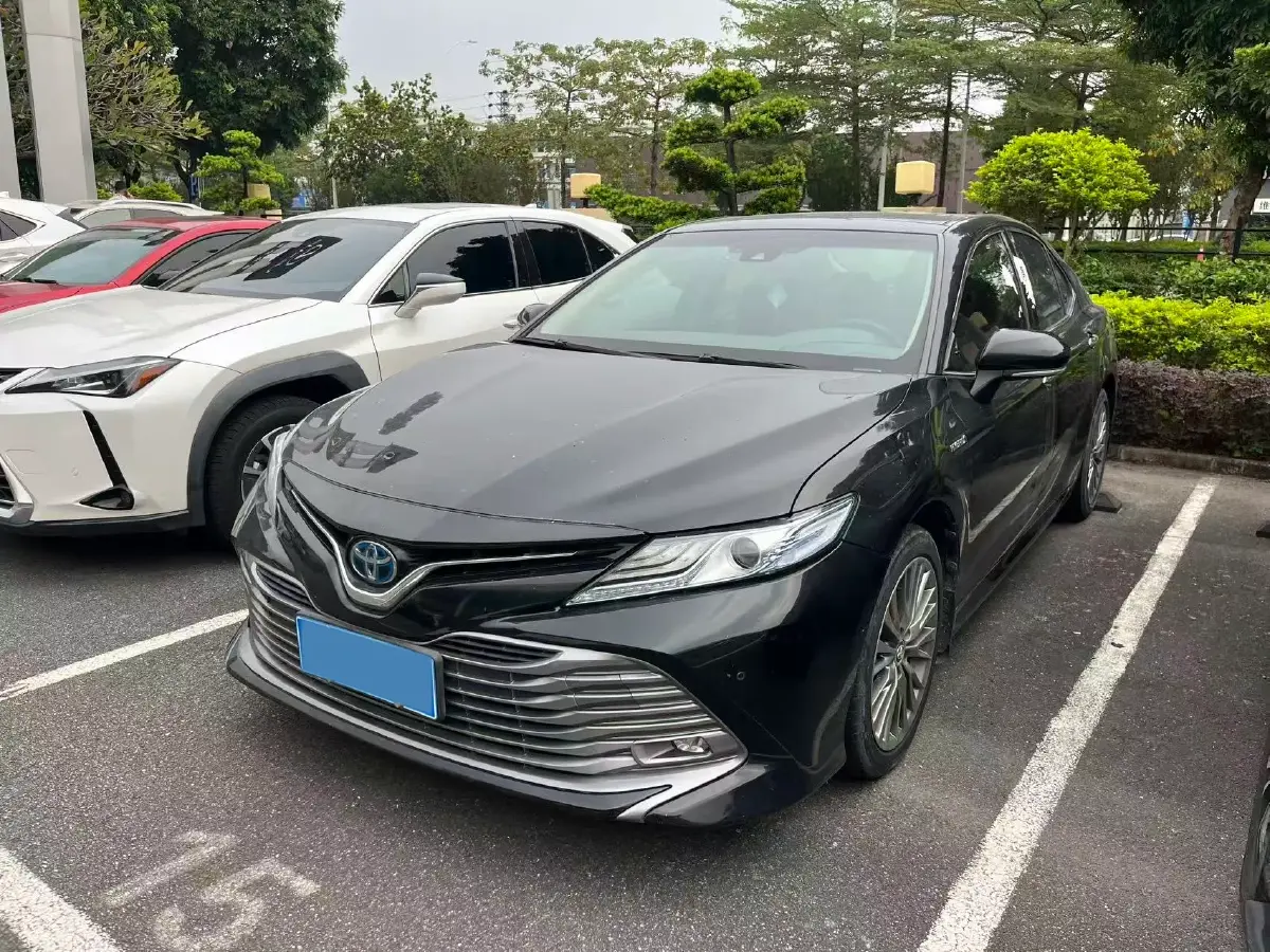 2019 Toyota Camry 2.5L 178HP L4 E-CVT Hybrid