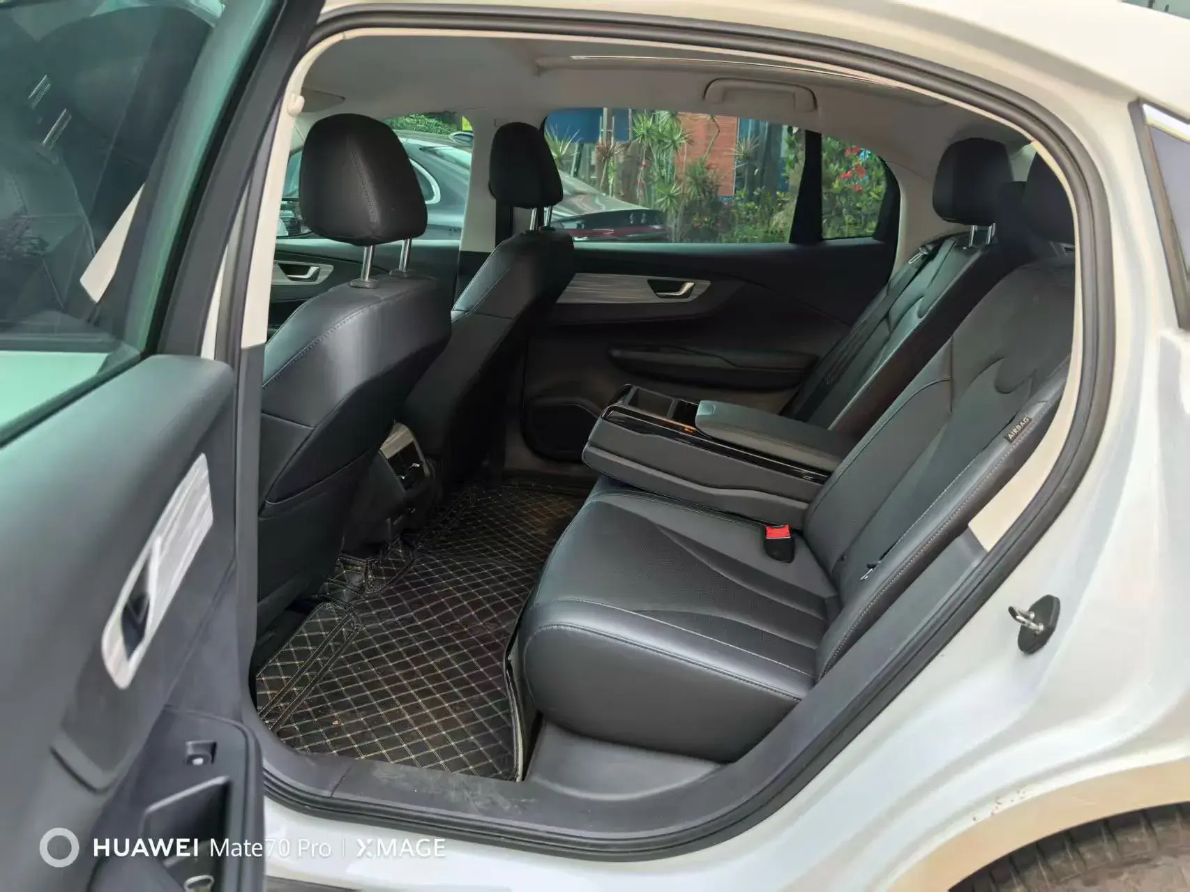 2024 HONGQI E-QM5 thumbnail 4