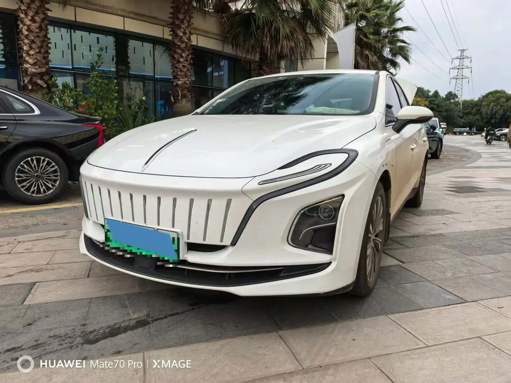 2024 HONGQI E-QM5 view 1