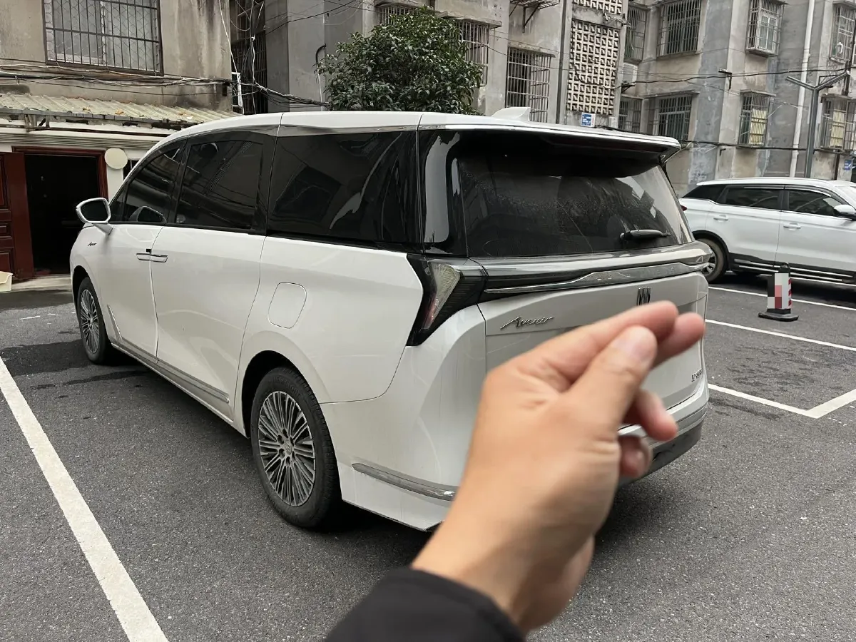 2024 Buick GL8 1.5T 180HP L4 2DHT PHEV 24.4KWH,autocango,china used car exporter,china ev exporter,chinese used car exporter,chinese used ev exporter