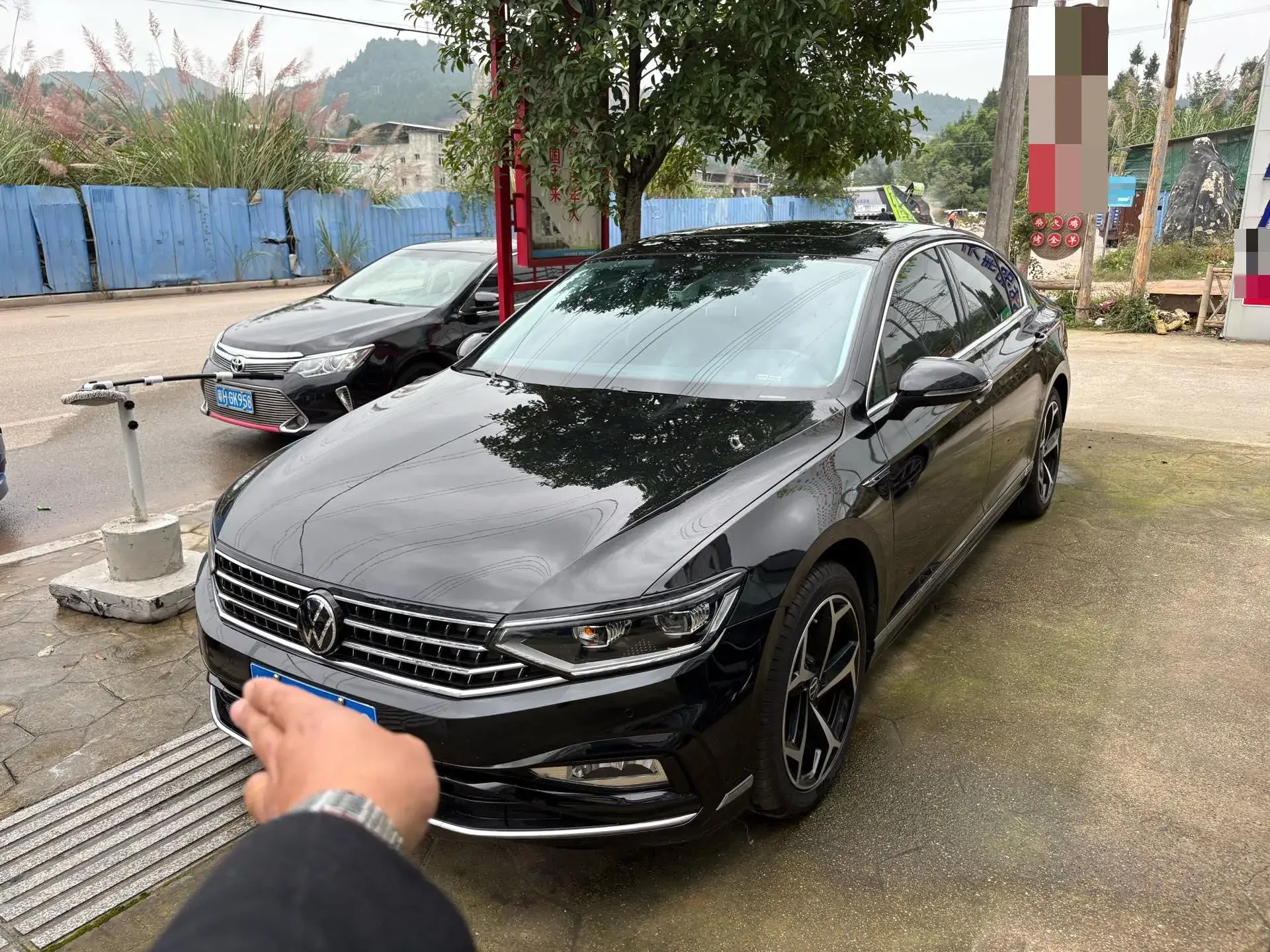 2023 VOLKSWAGEN MAGOTAN view 1