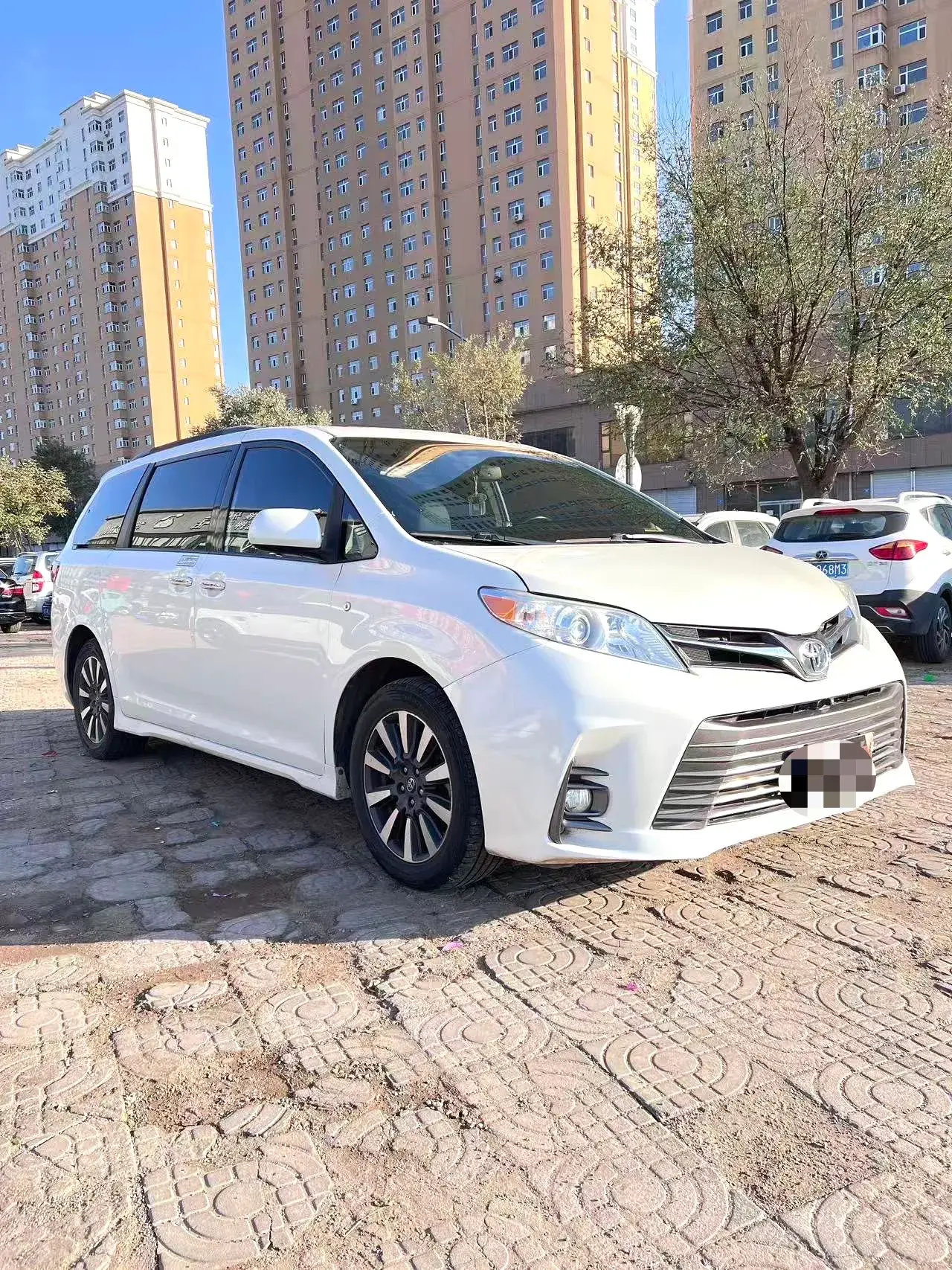 2019 TOYOTA LAND thumbnail 3