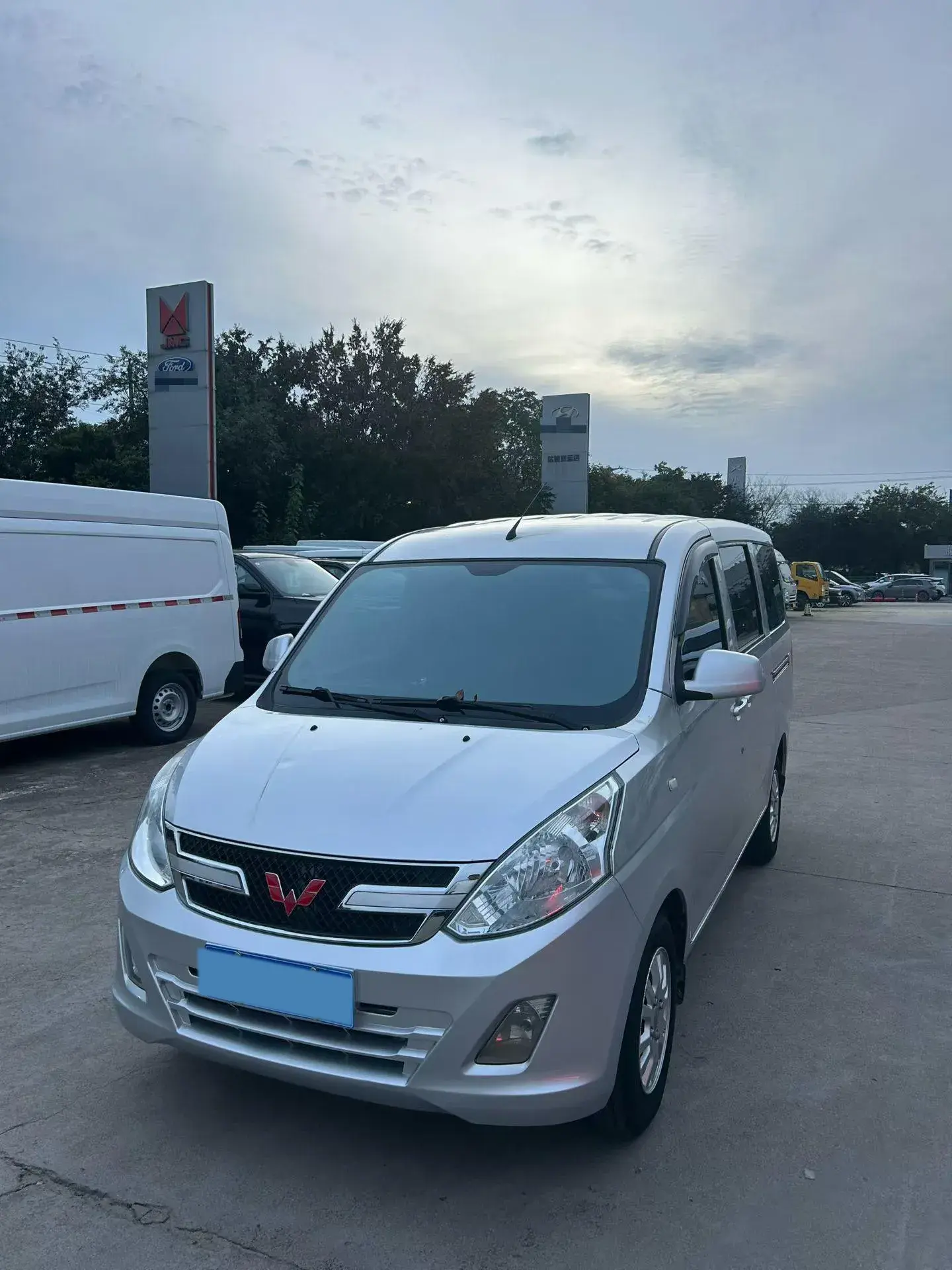 2019 WULING HONGGUANG view 1