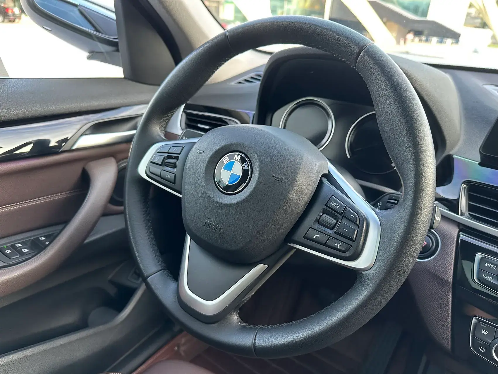 2020 BMW X1 thumbnail 4