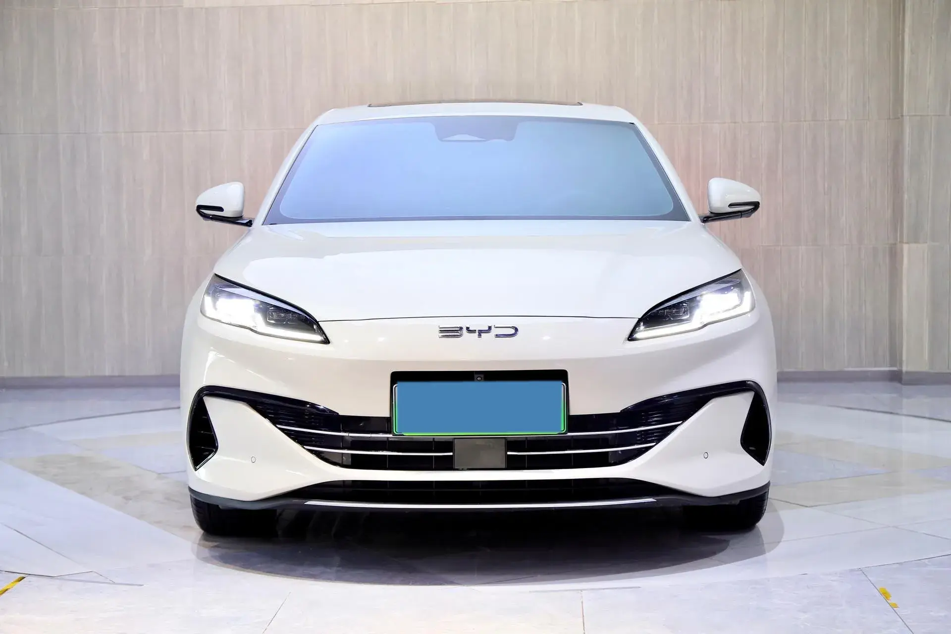 2024 BYD SEAL thumbnail 3