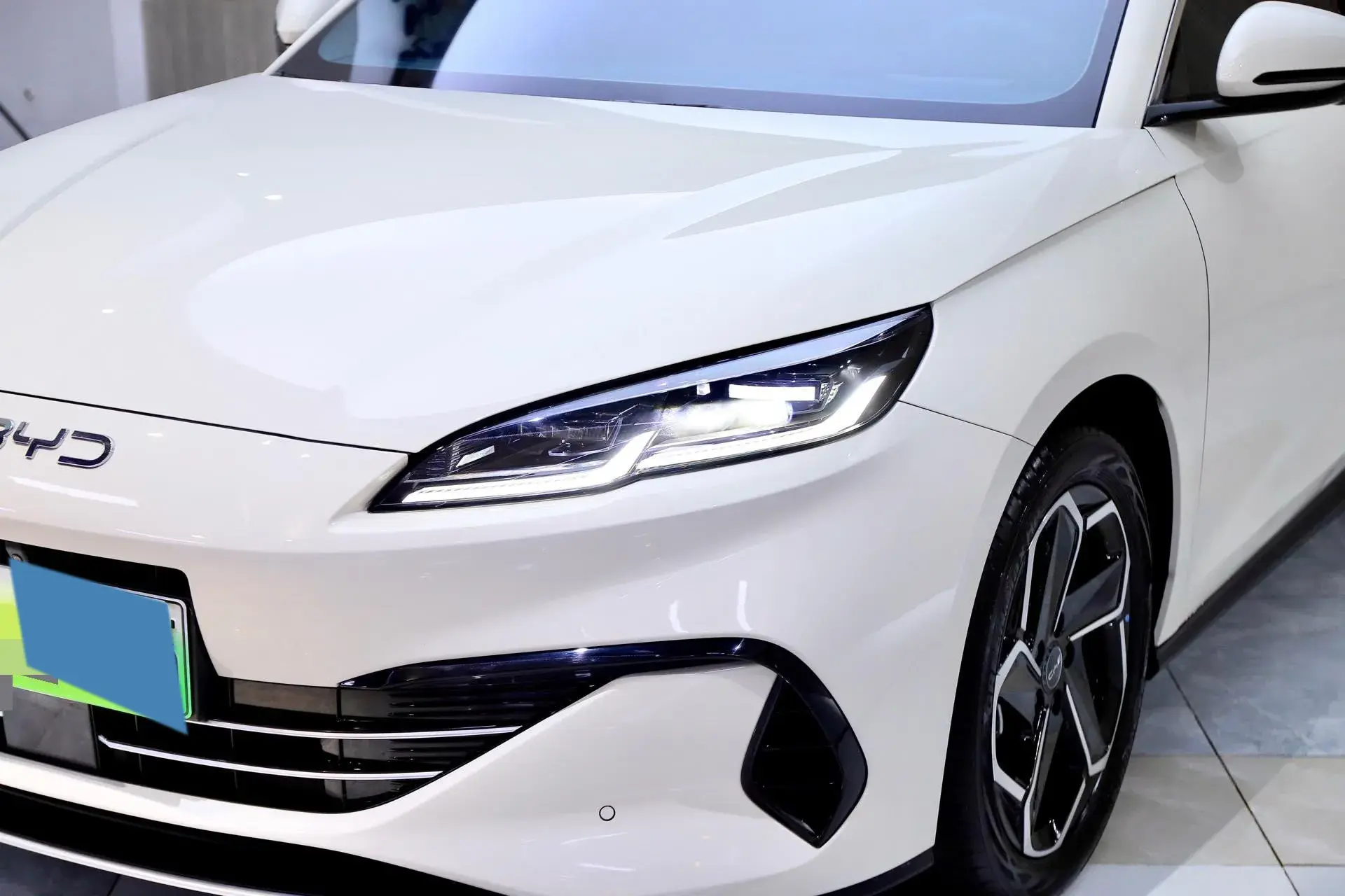 2024 BYD SEAL thumbnail 2