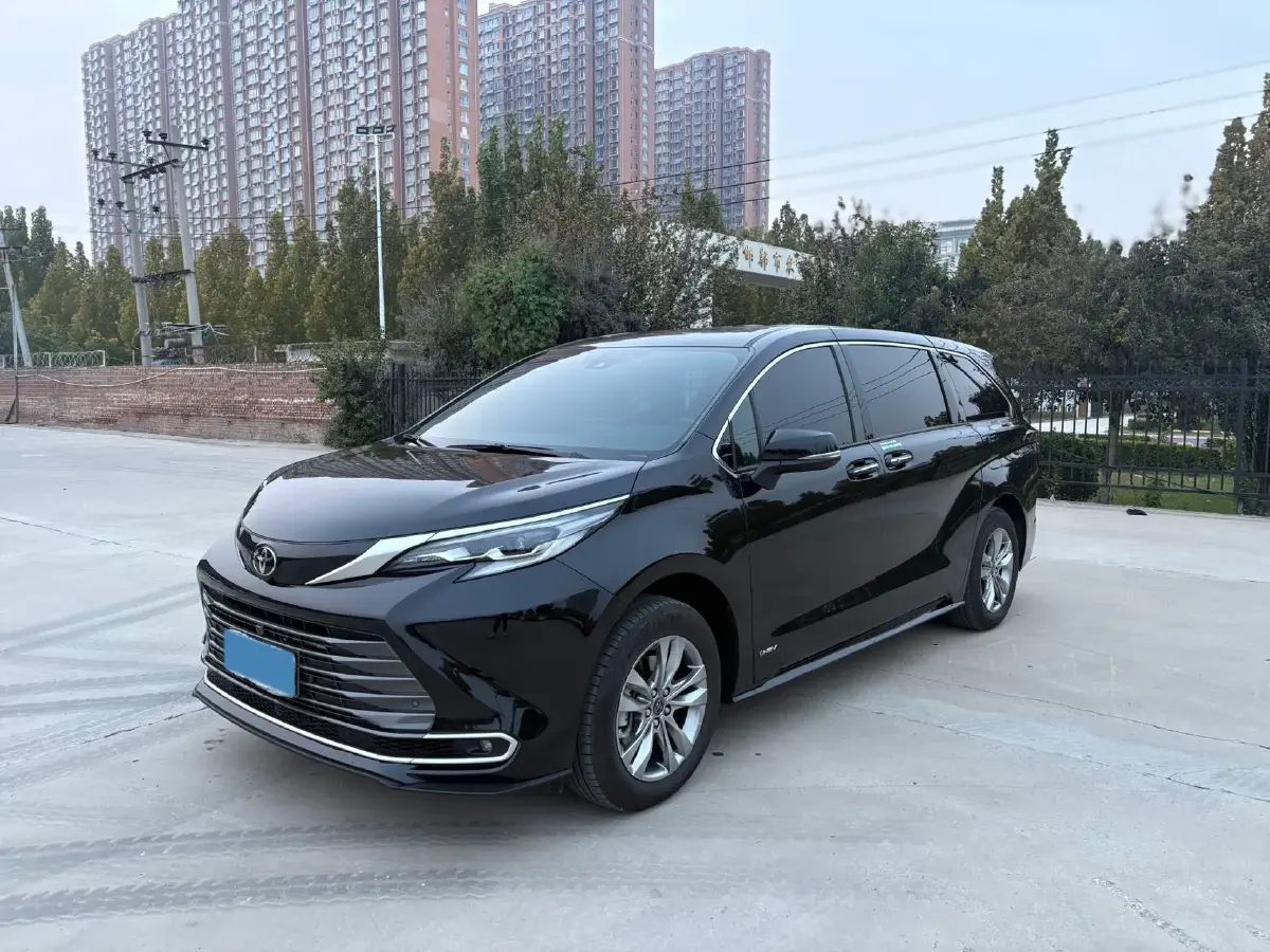 2024 Toyota Sienna 2.5L 189HP L4 E-CVT Hybrid