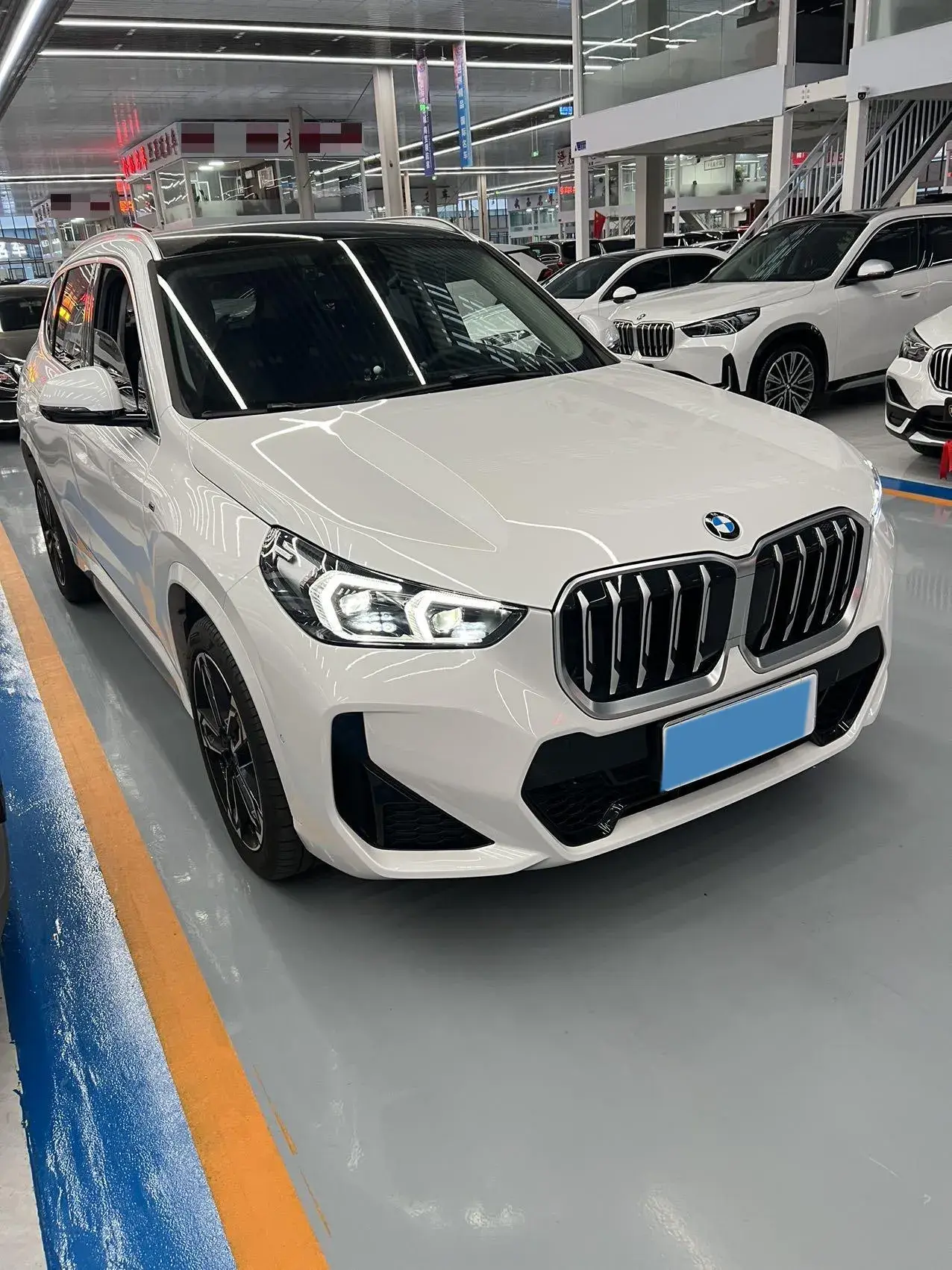 2023 BMW X1 thumbnail 3