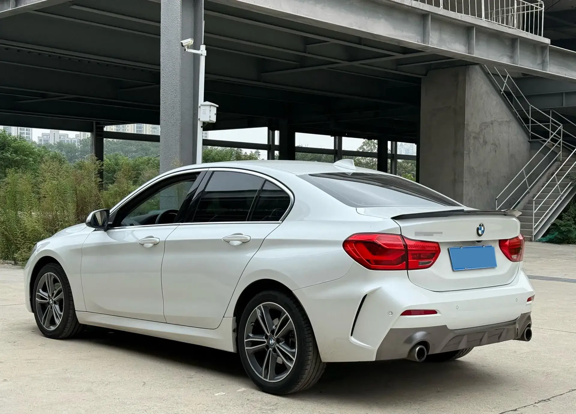 2022 BMW 1 thumbnail 4