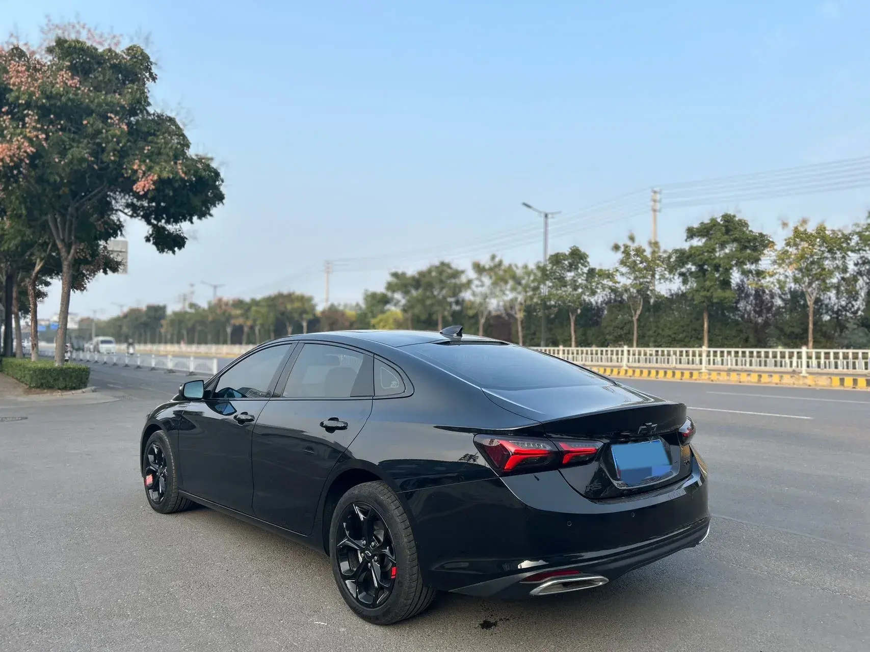 2023 CHEVROLET MALIBU thumbnail 2