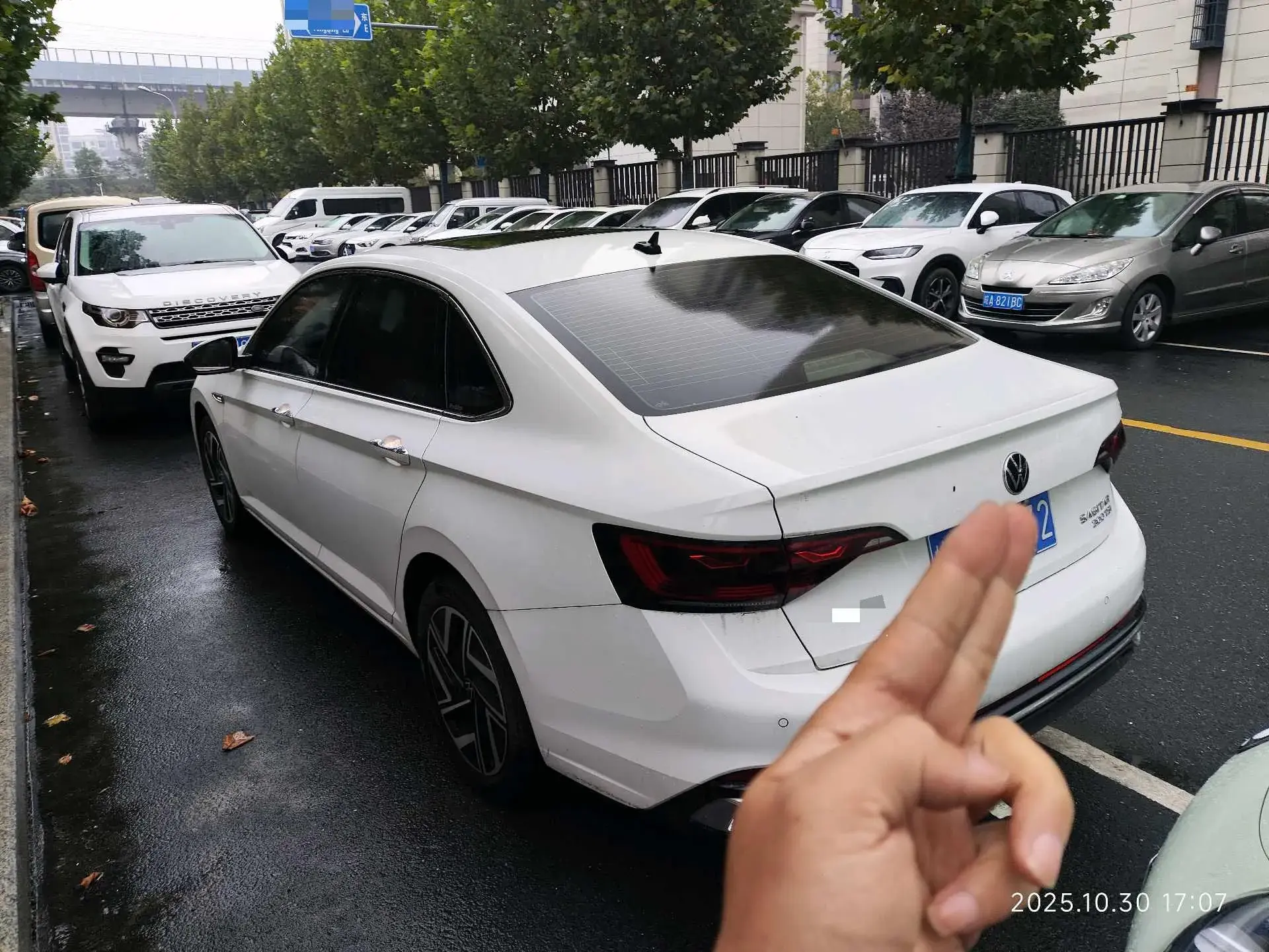 2022 VOLKSWAGEN SAGITAR thumbnail 3