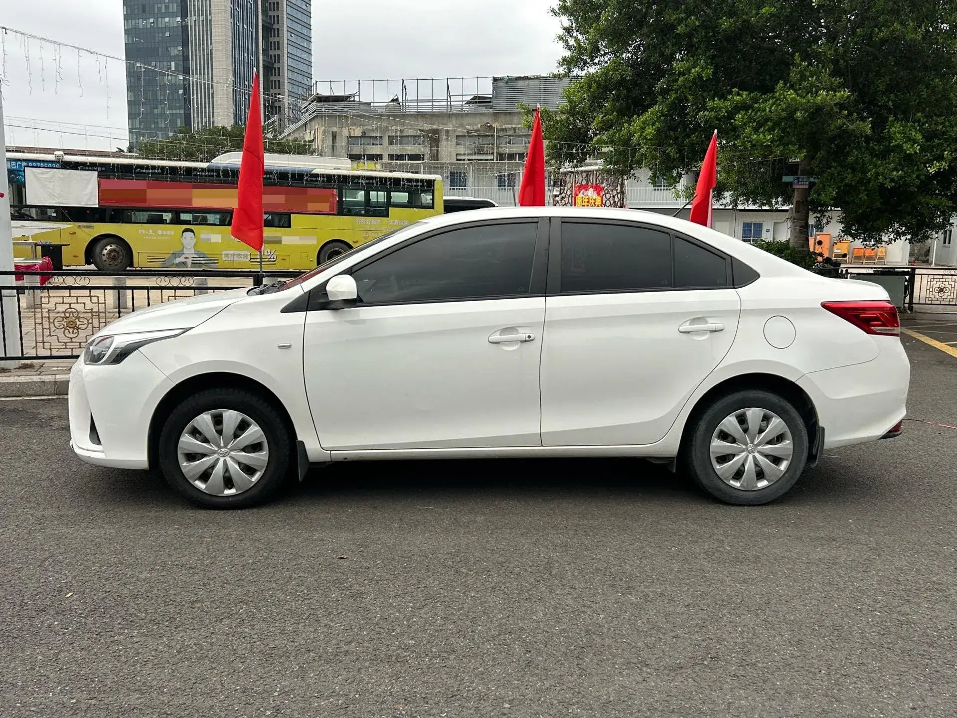 2021 TOYOTA YARIS thumbnail 3