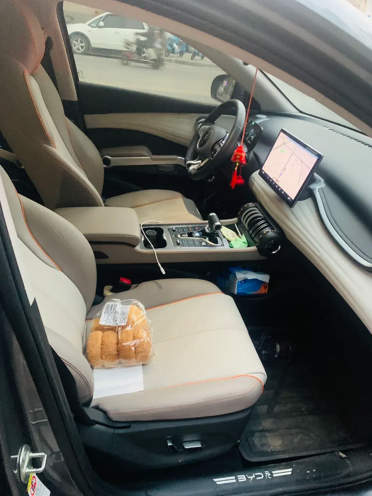 2024 BYD YUAN thumbnail 4