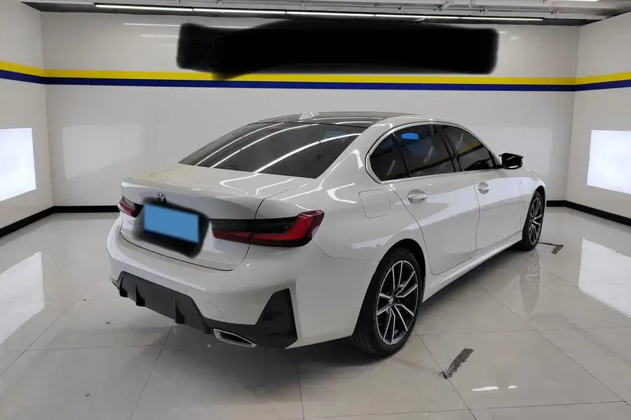 2023 BMW 3 thumbnail 2
