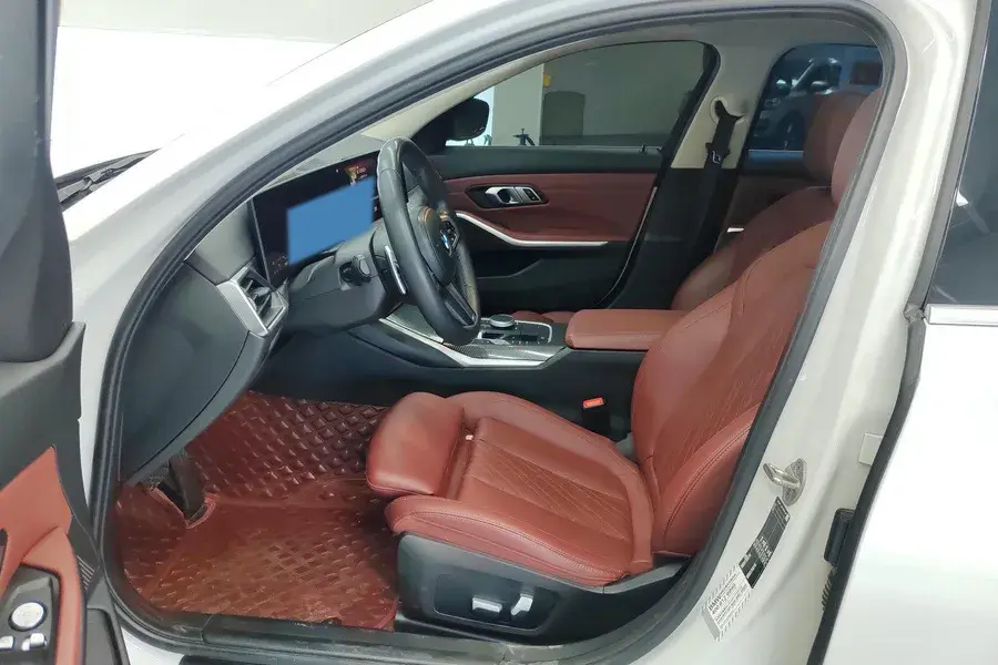 2023 BMW 3 thumbnail 4