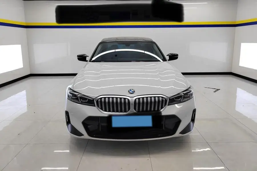 2023 BMW 3 thumbnail 3