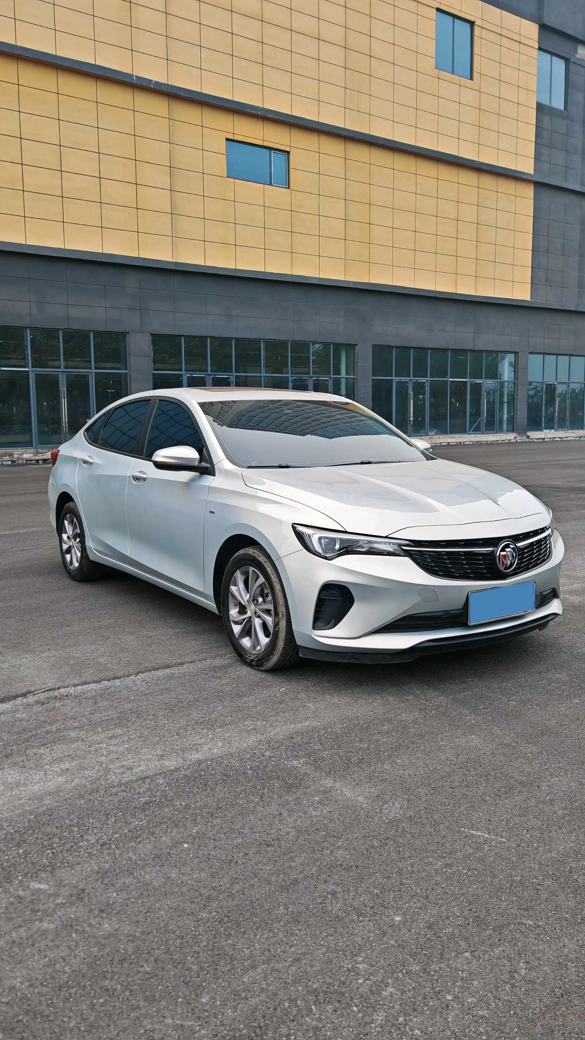 2023 BUICK VERANO thumbnail 3