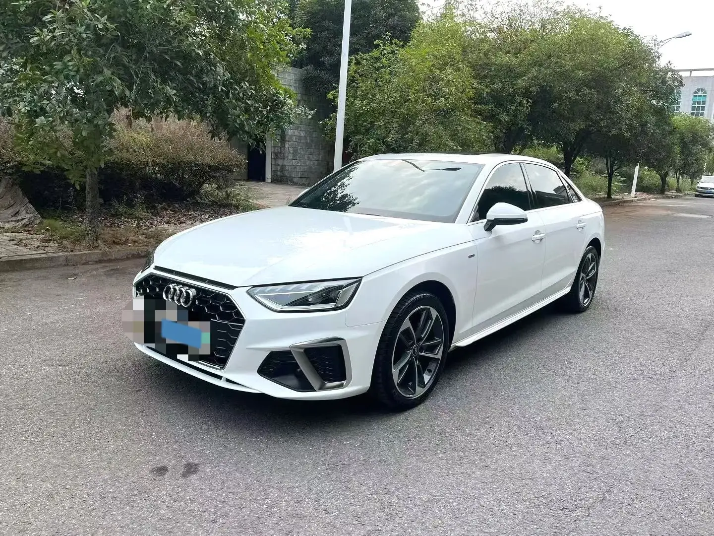 2022 AUDI A4L view 1