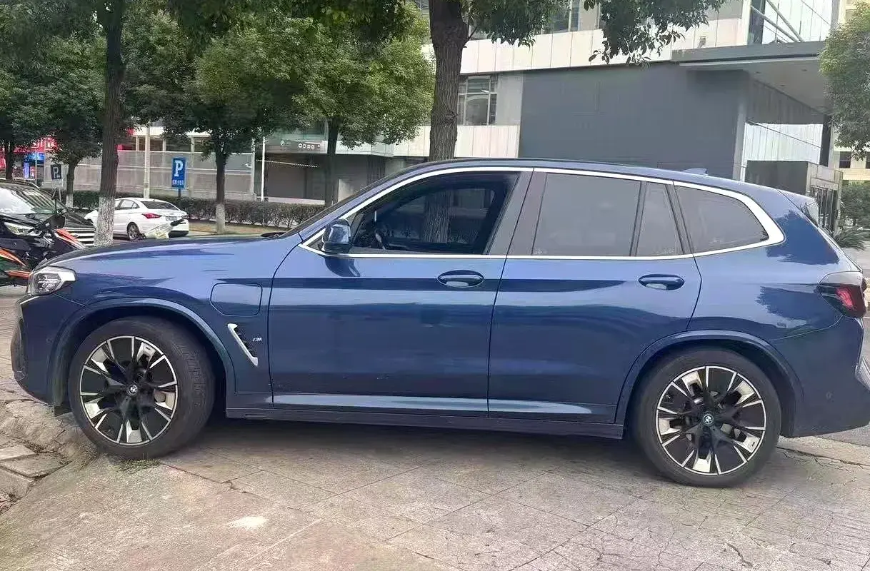 2022 BMW IX3 thumbnail 2