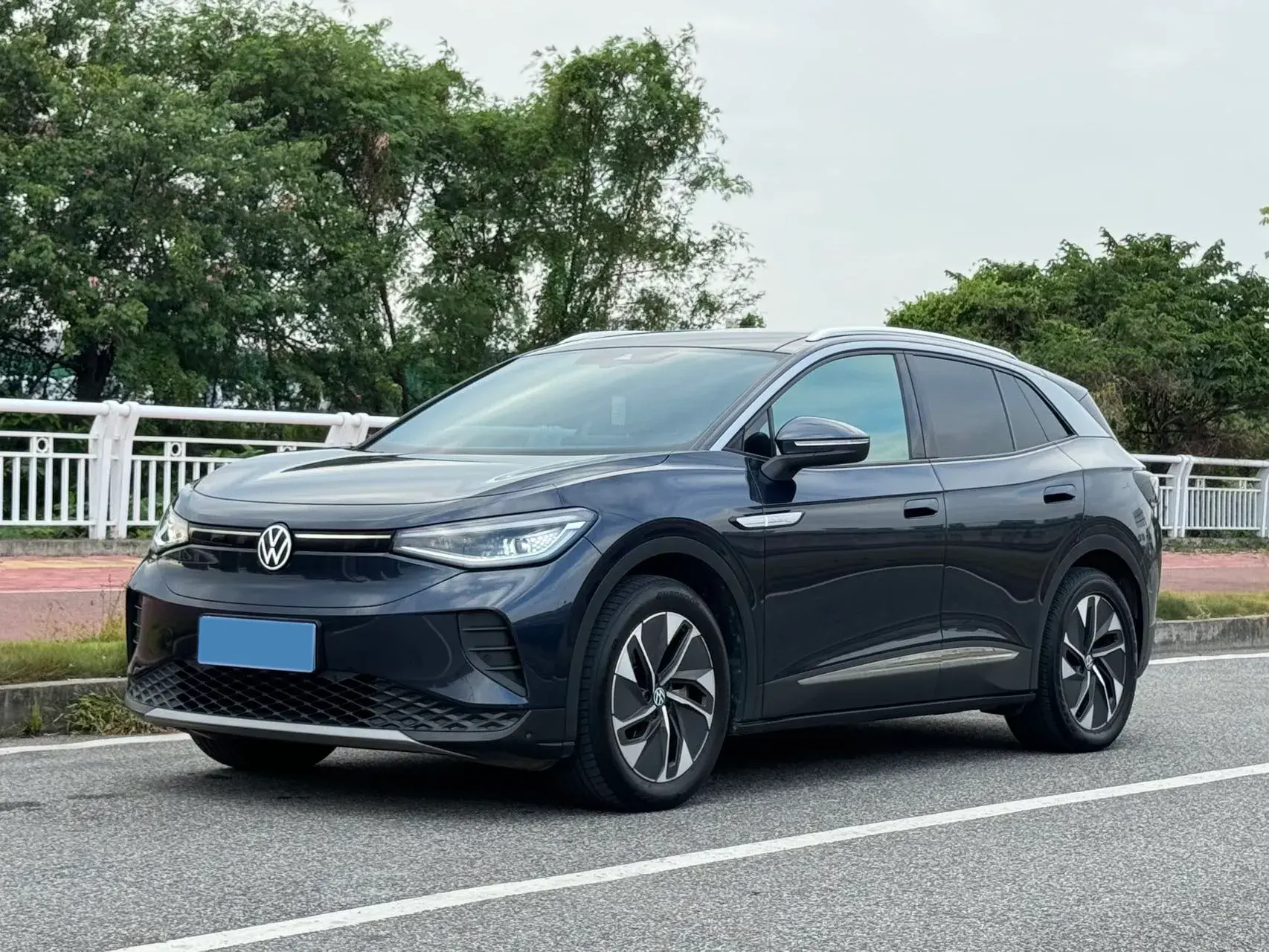 2024 VOLKSWAGEN ID.4 view 1