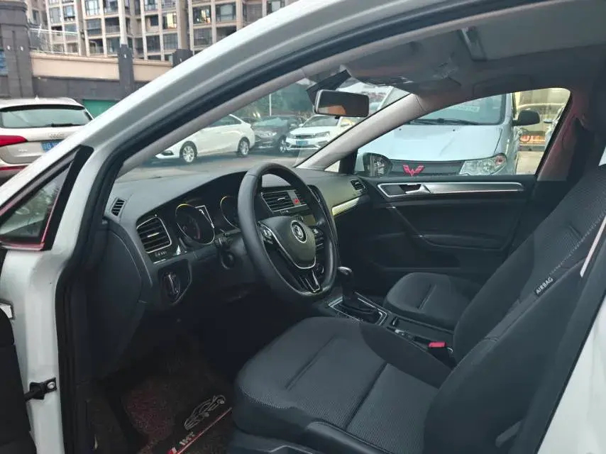 2019 VOLKSWAGEN GOLF thumbnail 4