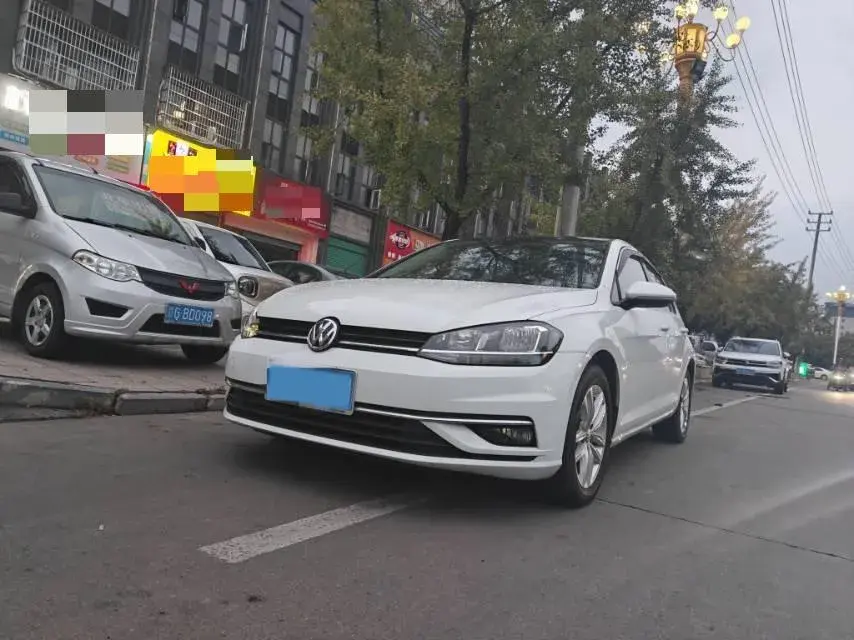 2019 VOLKSWAGEN GOLF view 1