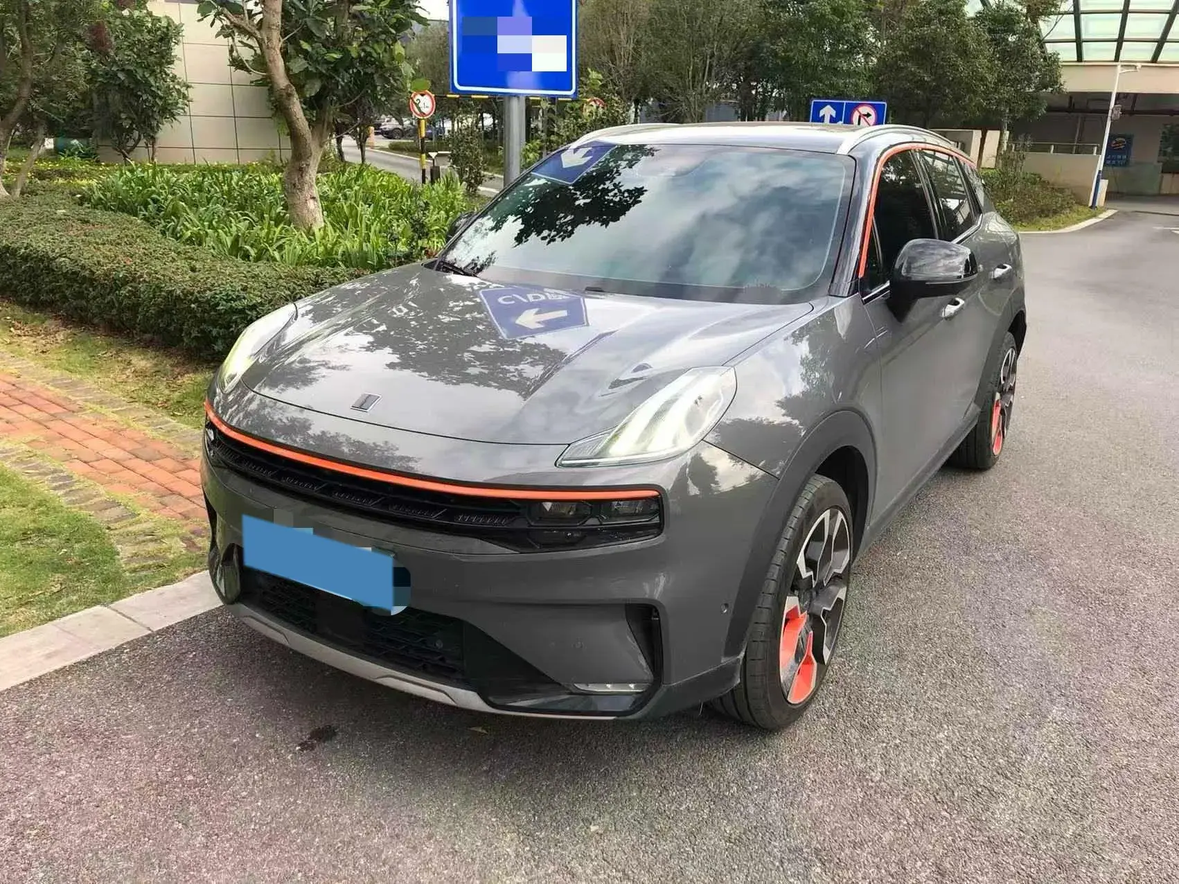 2020 LYNK&CO 06 view 1