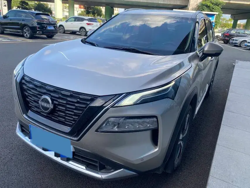2023 NISSAN X-TRAIL view 1