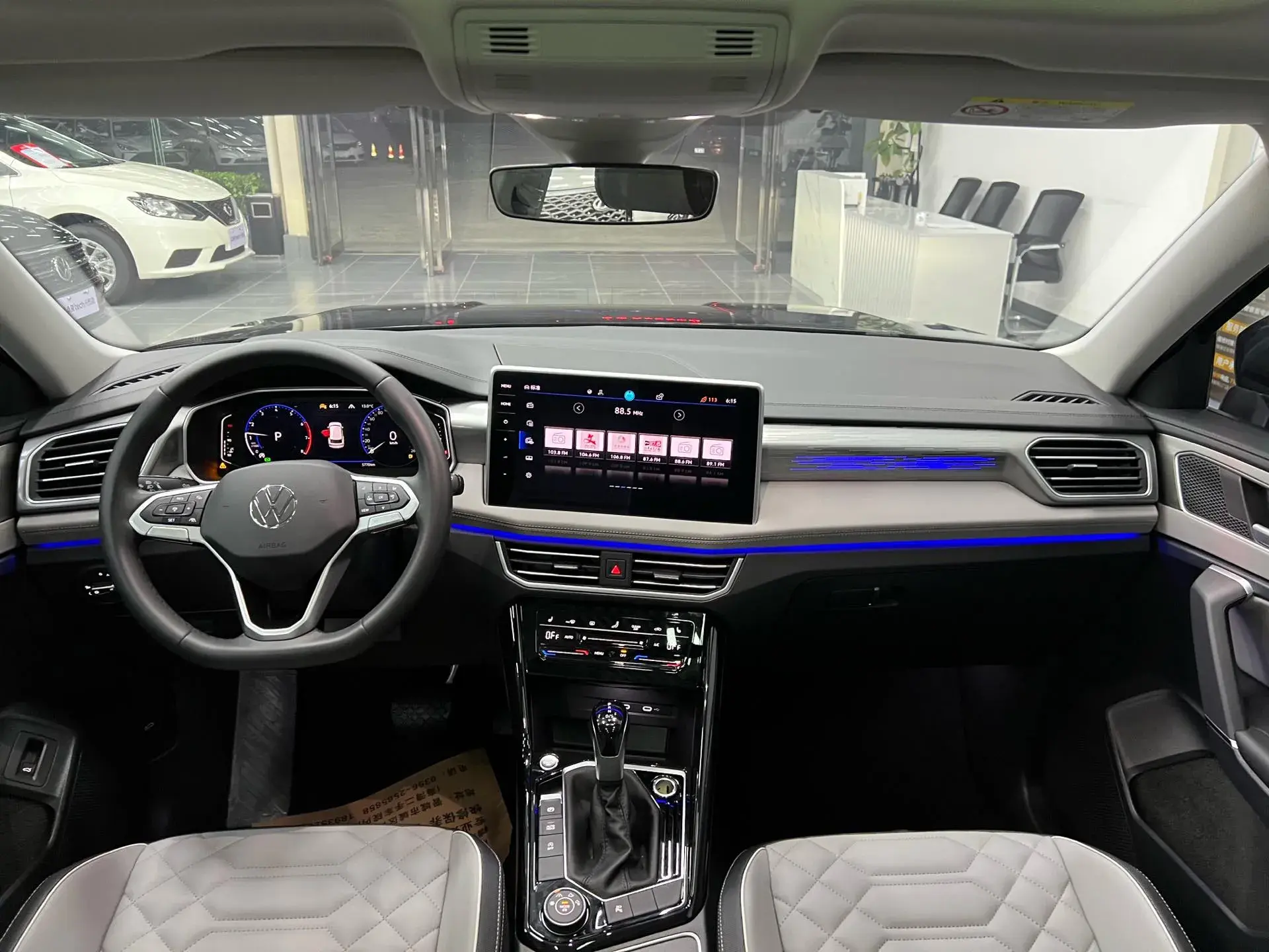 2023 VOLKSWAGEN TAYRON thumbnail 4