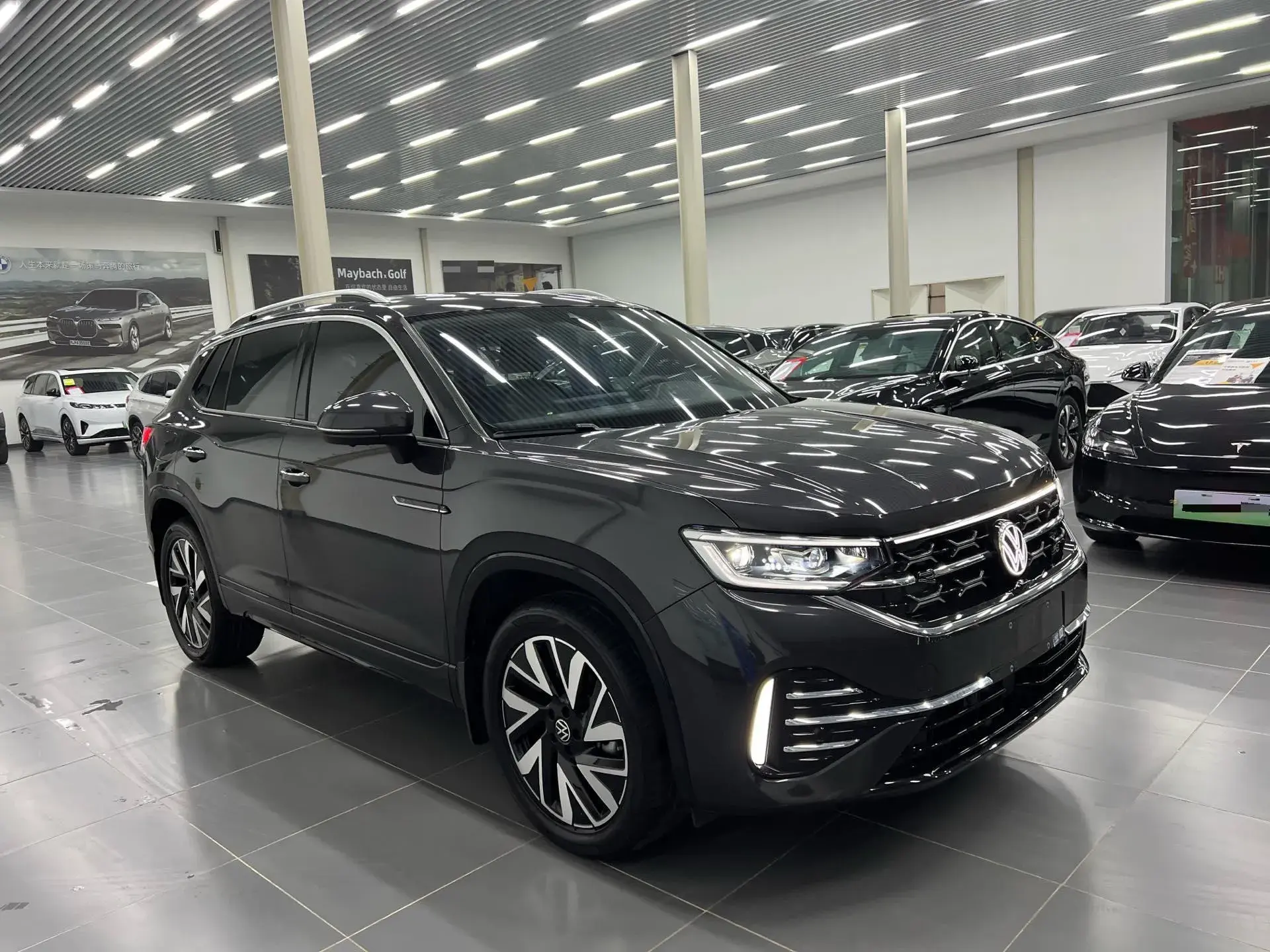 2023 VOLKSWAGEN TAYRON thumbnail 3