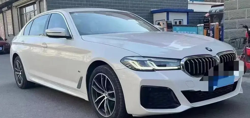 2022 BMW 5 thumbnail 3
