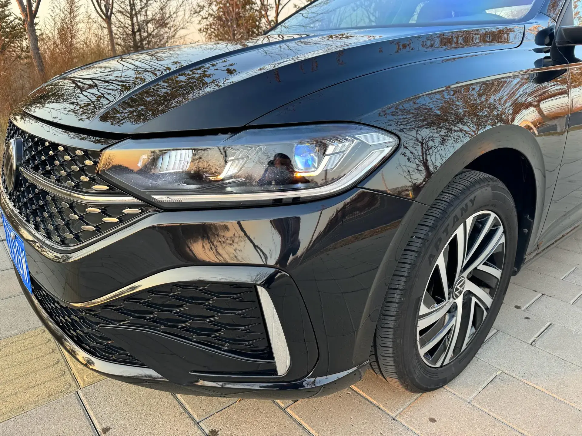 2023 VOLKSWAGEN LAVIDA thumbnail 2