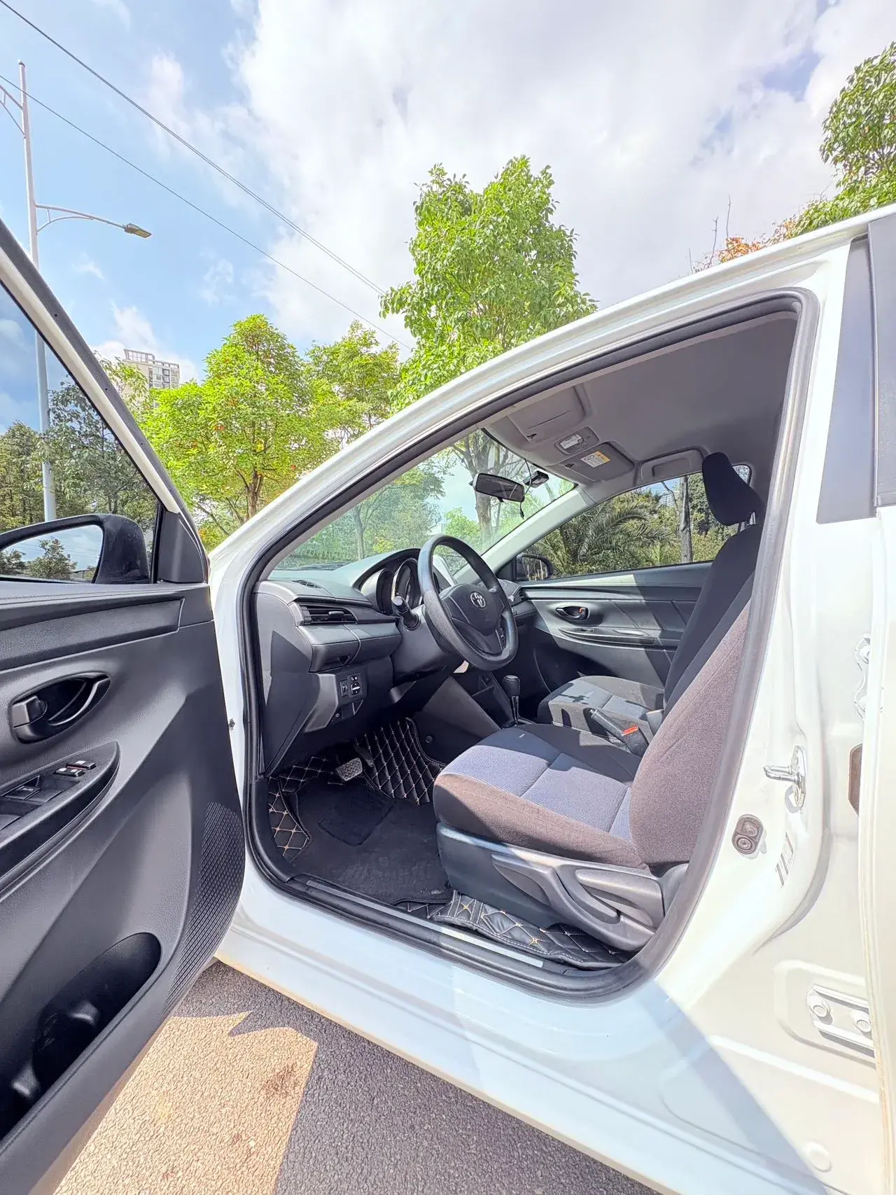 2020 TOYOTA YARIS thumbnail 4