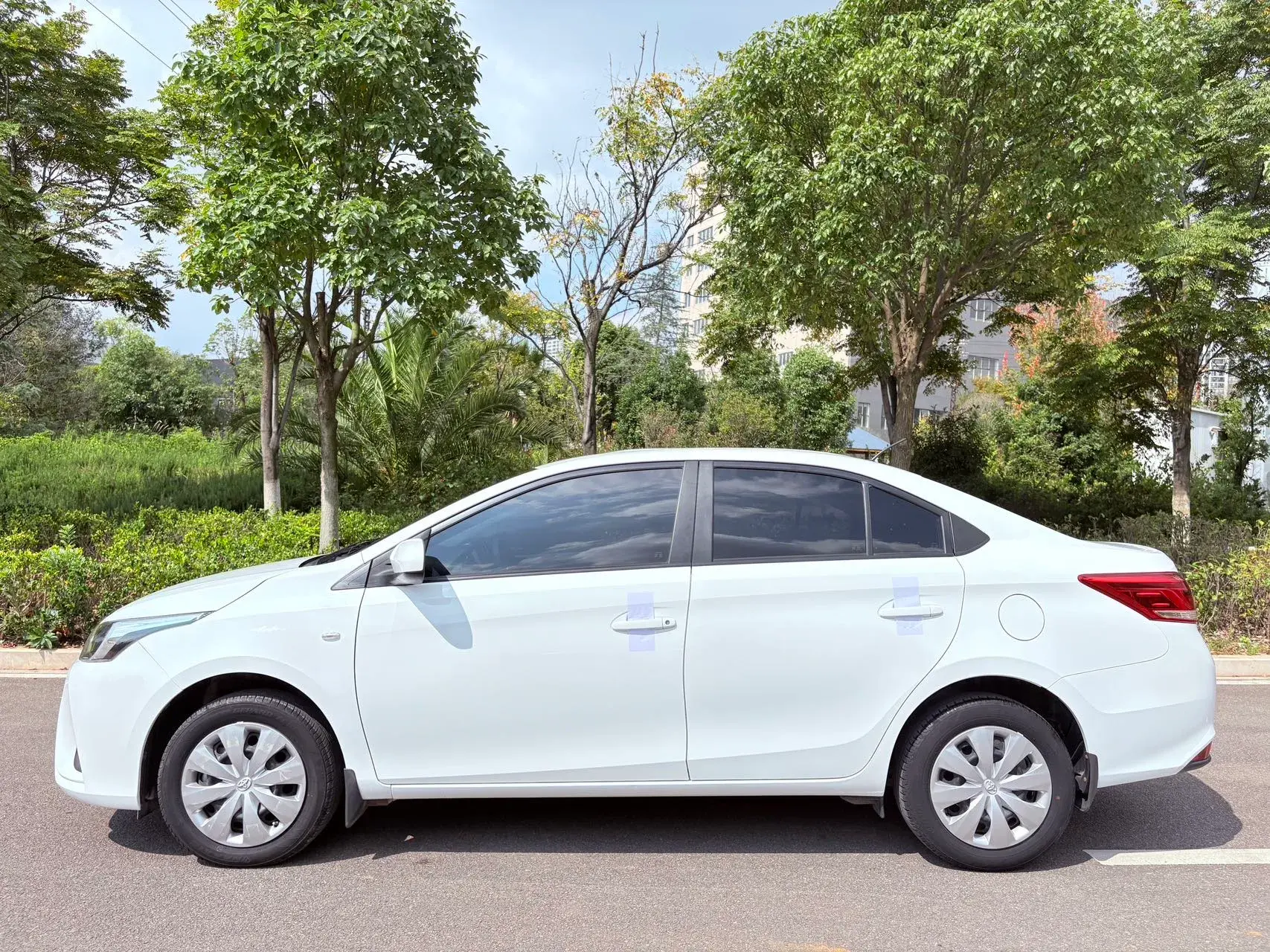 2020 TOYOTA YARIS thumbnail 3