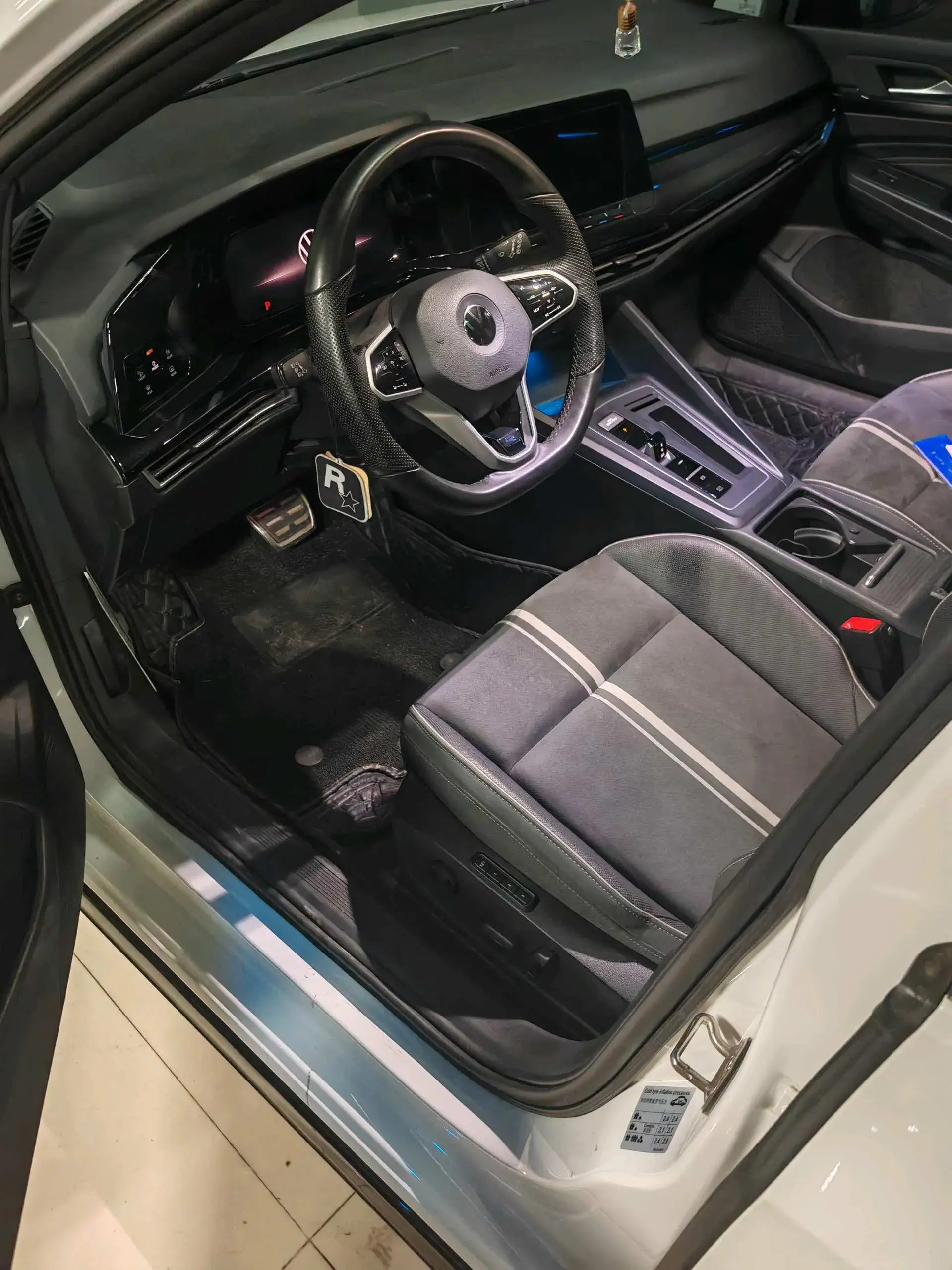 2021 VOLKSWAGEN GOLF thumbnail 2