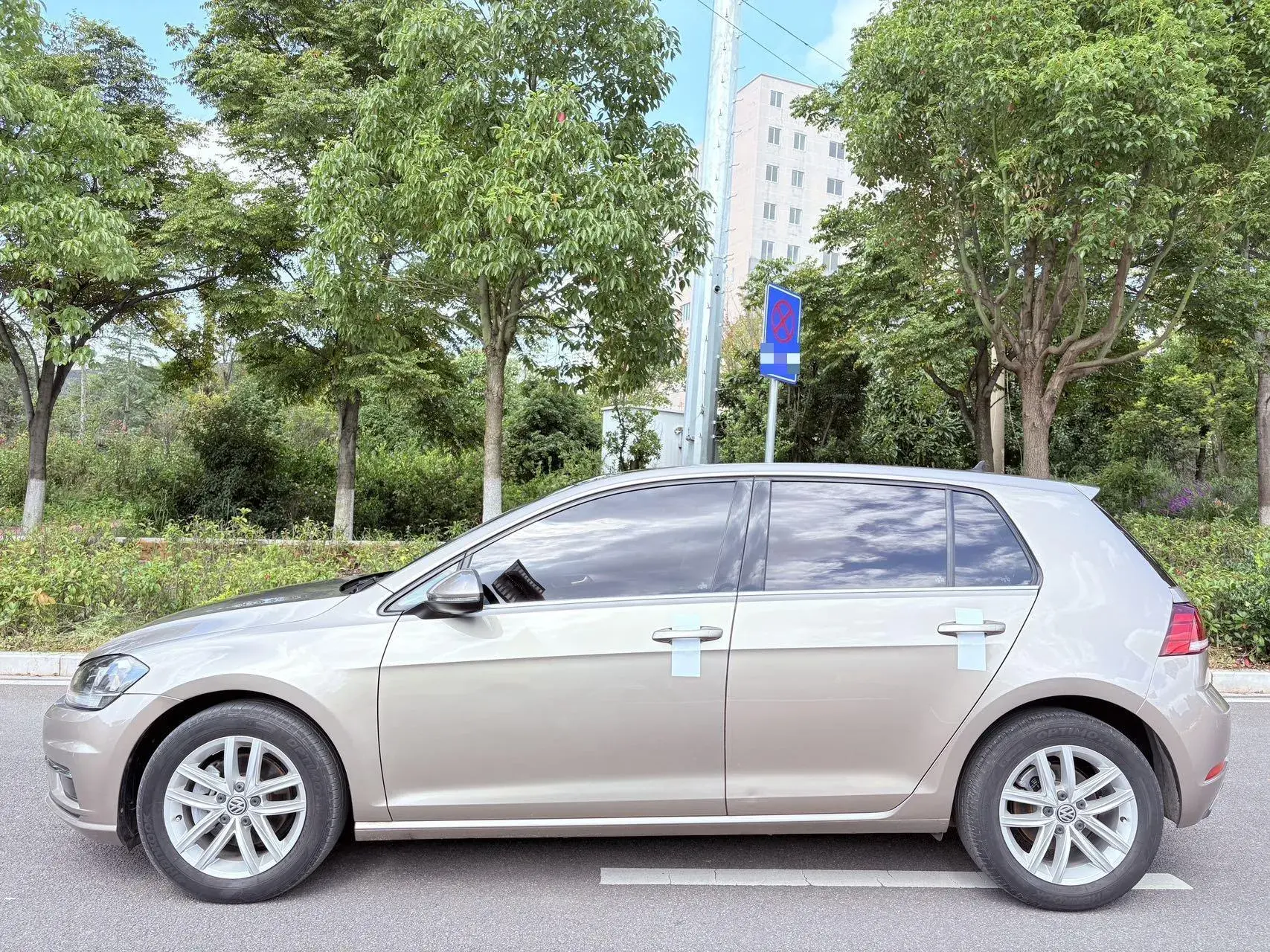 2019 VOLKSWAGEN GOLF thumbnail 3