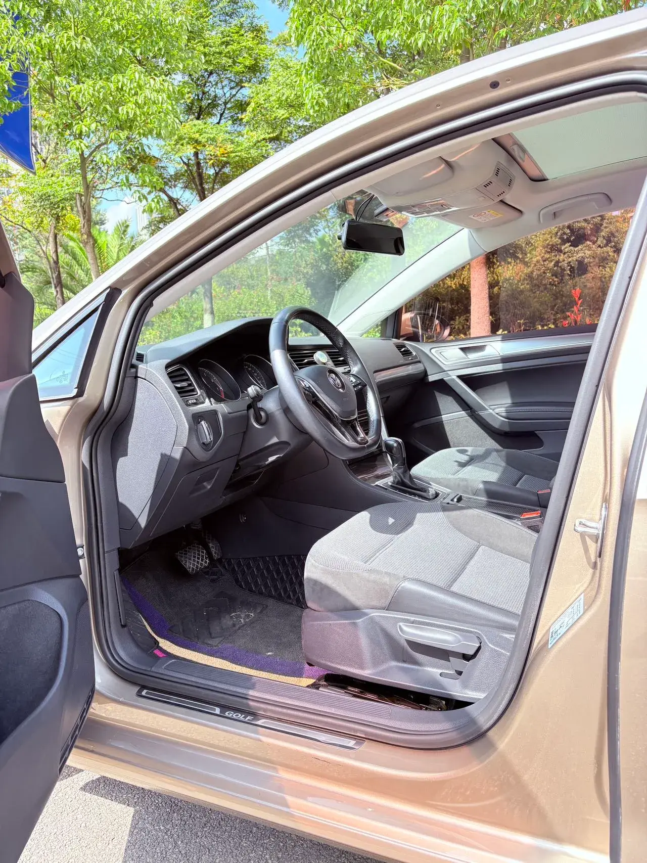 2019 VOLKSWAGEN GOLF thumbnail 4