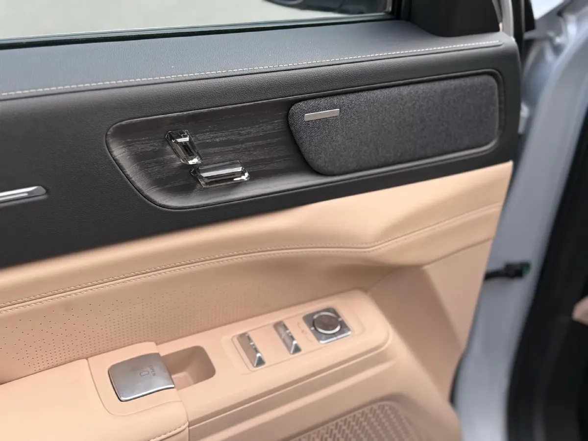 2025 Jetour ShanHai L7 PLUS 1.5T 156HP L4 1DHT PHEV,autocango,china used car exporter,china ev exporter,chinese used car exporter,chinese used ev exporter