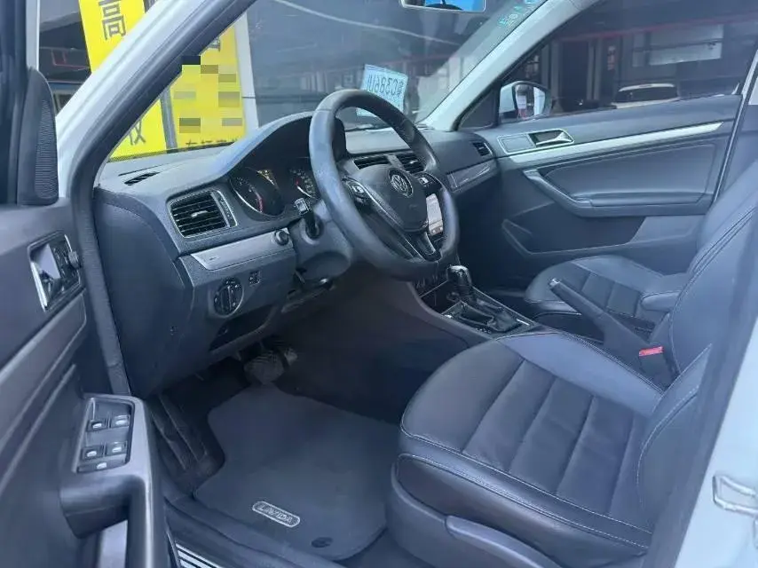 2017 VOLKSWAGEN LAVIDA thumbnail 2