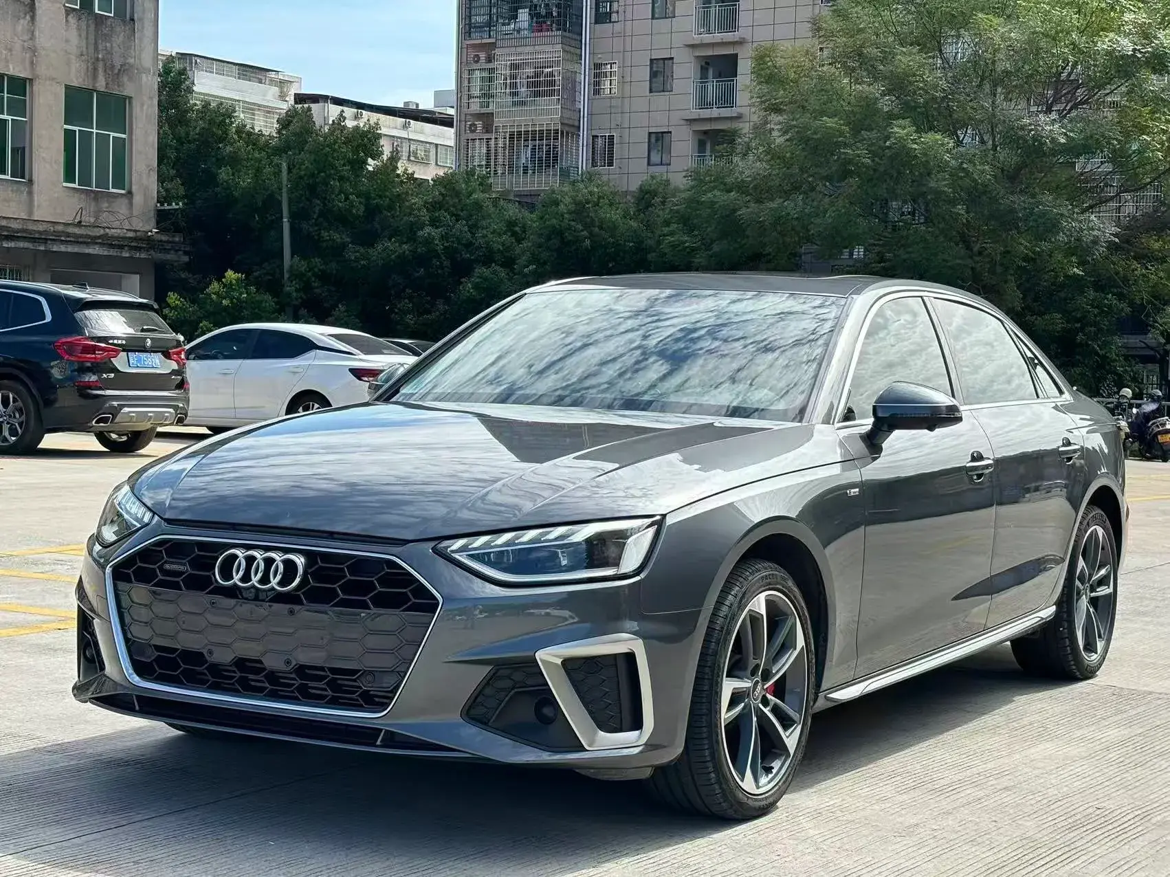 2022 AUDI A4L view 1