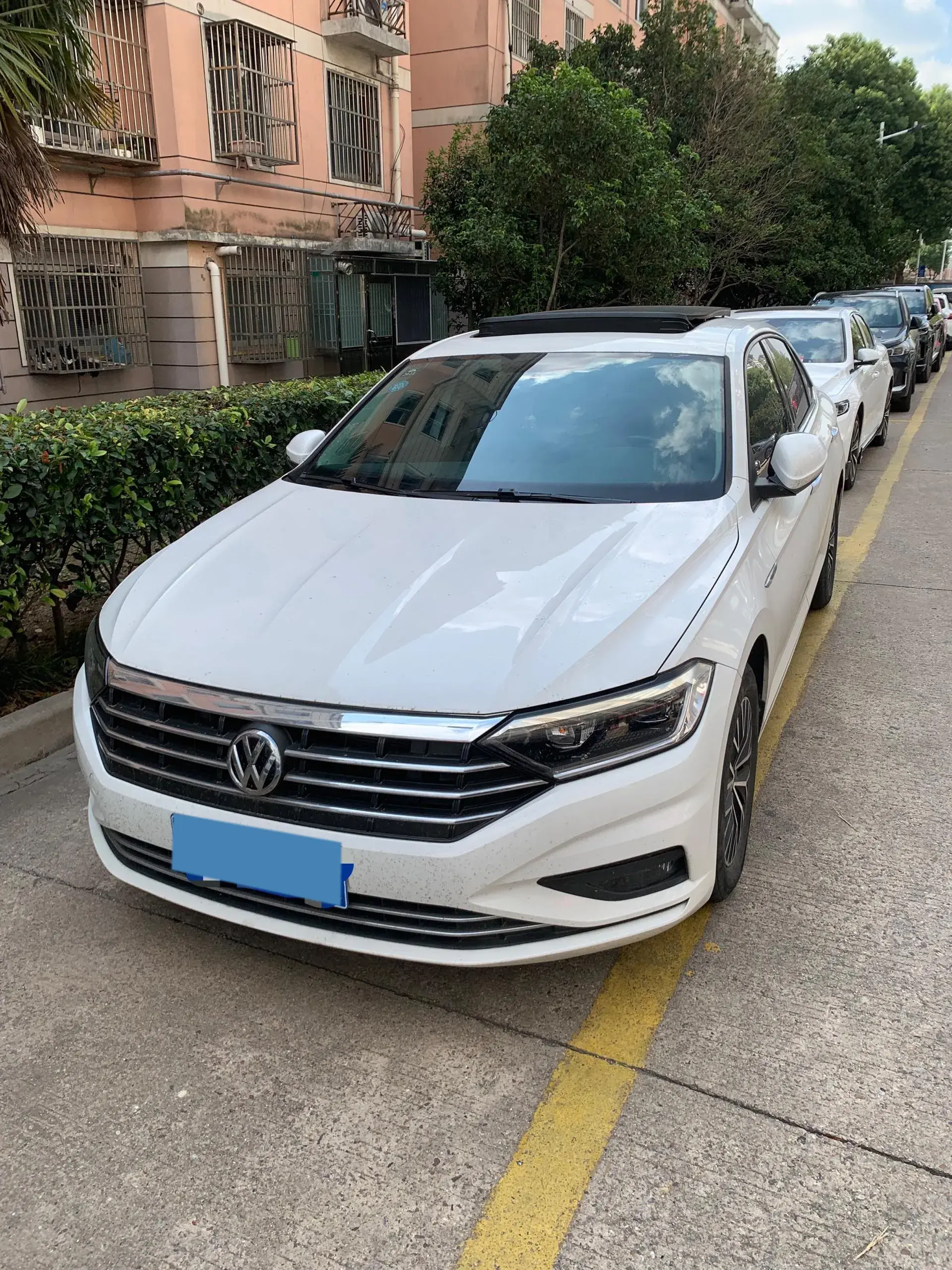 2019 VOLKSWAGEN SAGITAR view 1
