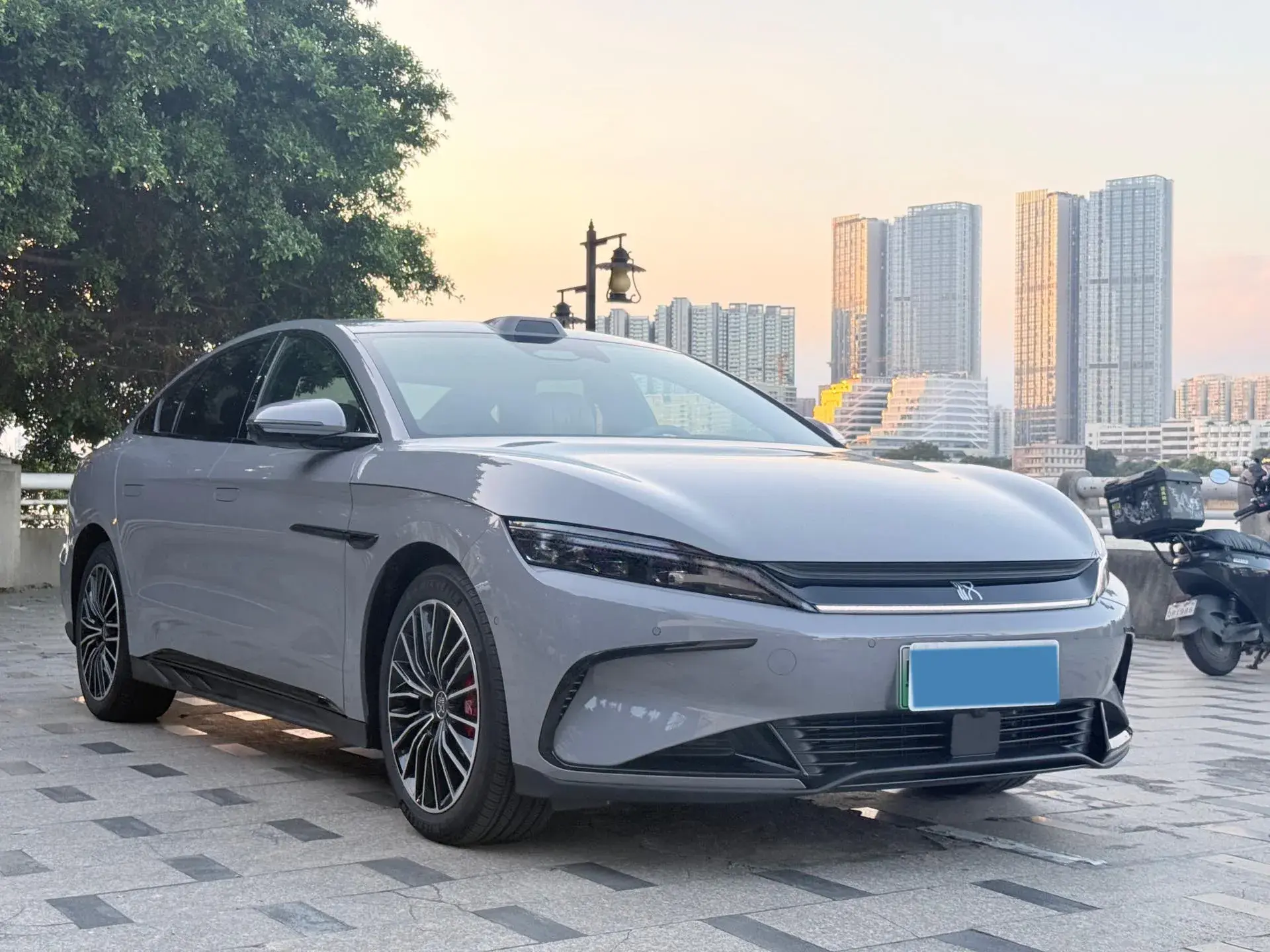 2025 BYD HAN thumbnail 3