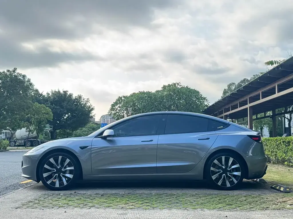 2023 TESLA MODEL thumbnail 3