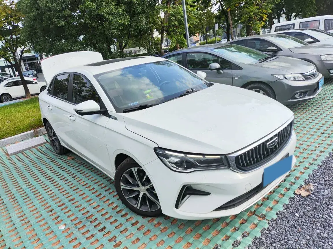 2022 GEELY EMGRAND thumbnail 2