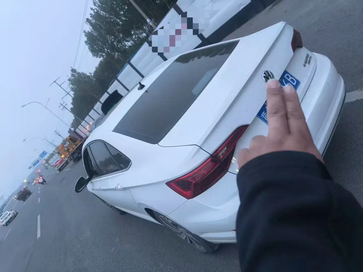 2022 VOLKSWAGEN SAGITAR thumbnail 3