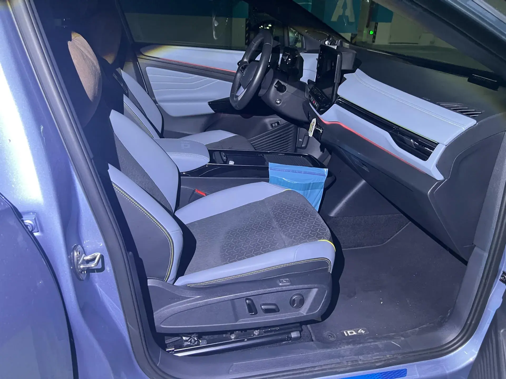 2022 VOLKSWAGEN ID.4 thumbnail 4