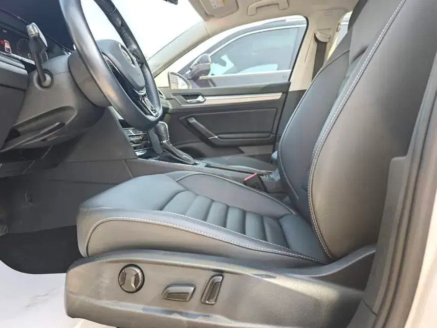 2021 VOLKSWAGEN LAMANDO thumbnail 4