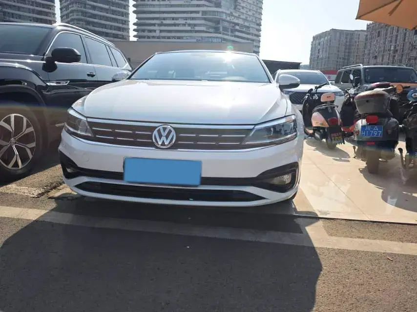 2021 VOLKSWAGEN LAMANDO thumbnail 3