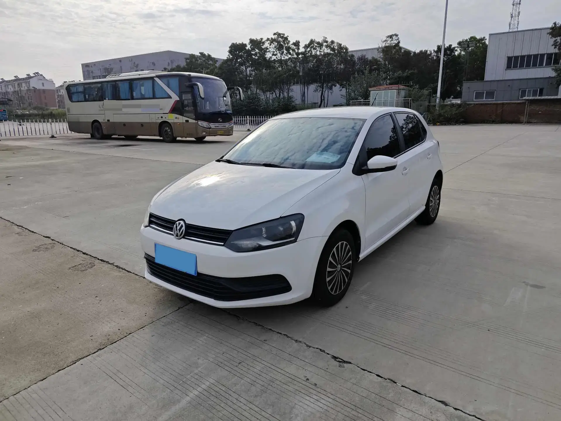 2016 VOLKSWAGEN POLO view 1