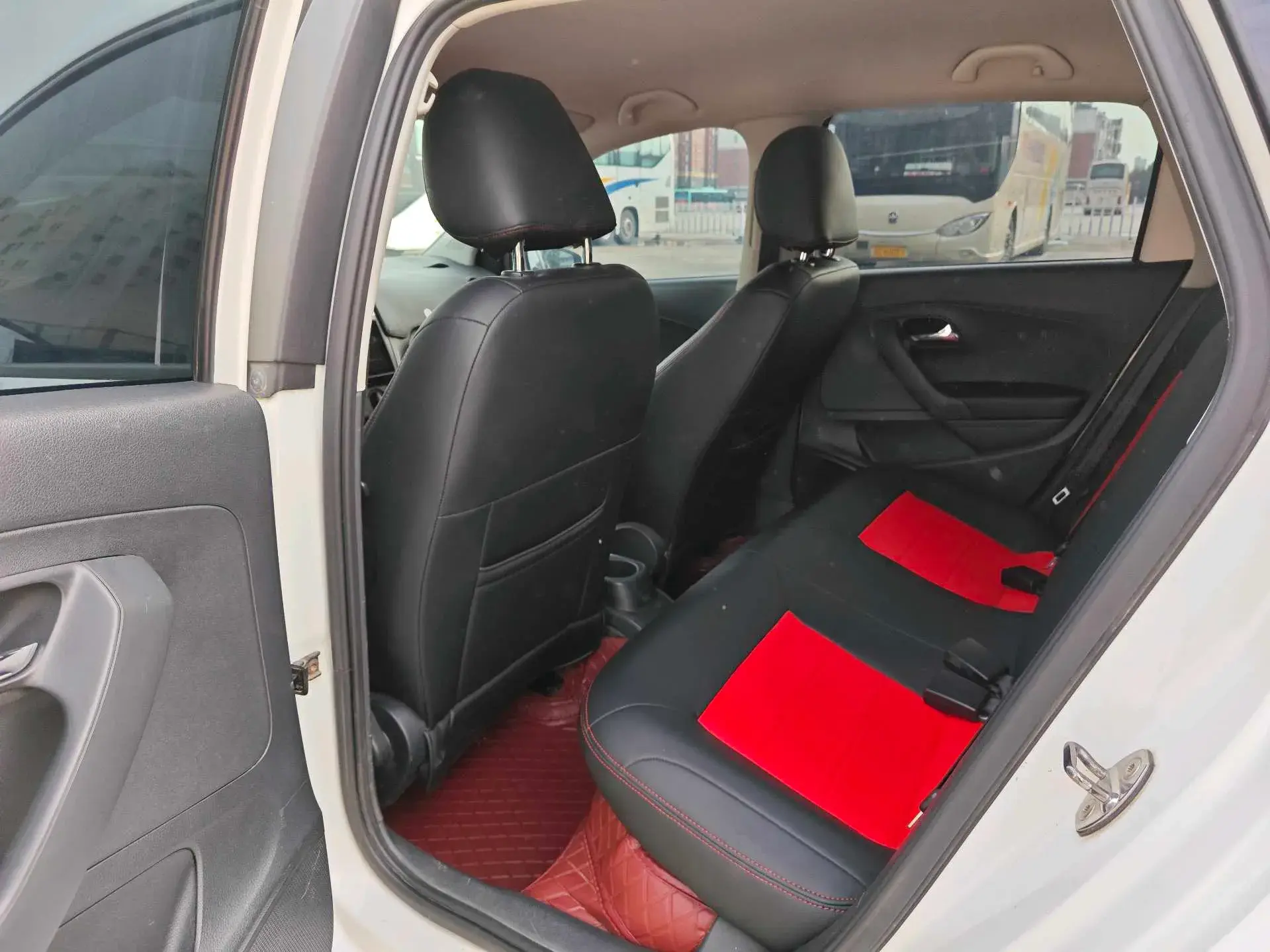 2016 VOLKSWAGEN POLO thumbnail 4